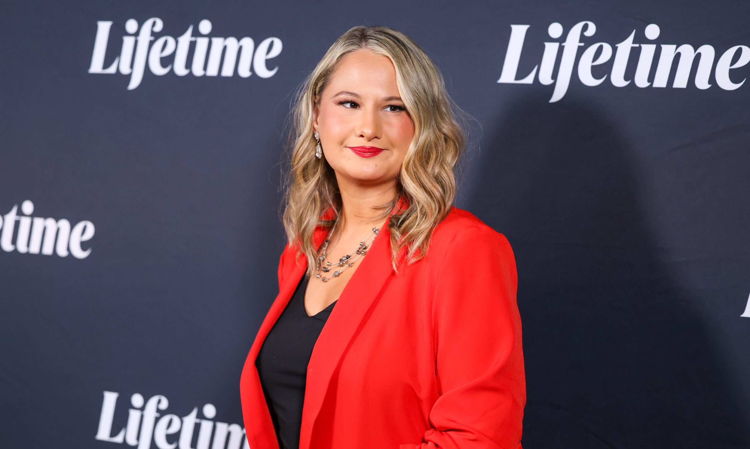 Pop Out Then! Gypsy Rose Ditches Wig For Pixie Cut Flex And Fans Are Loving Her Fresh Look (PHOTO)