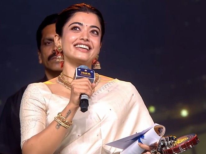 Best Actress Award to Rashmika Mandanna: The actress was seen on stage for the first time after marriage; She said- Earlier my work was made fun of, now I got respect.