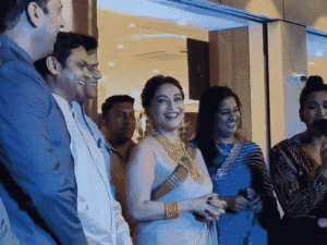 ‘For the first time I have seen love in the eyes of Gorakhpur’: Madhuri Dixit said – Very happy to meet you; Fans danced to the song Dhak Dhak – Gorakhpur News