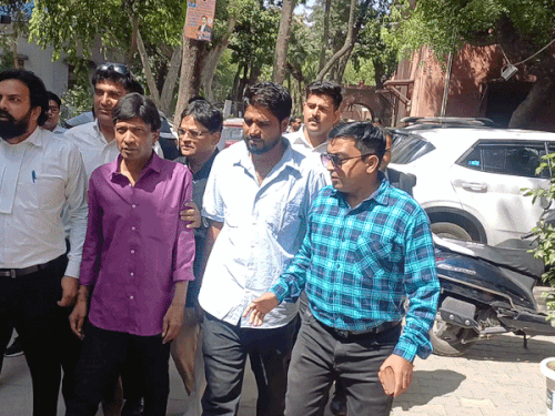 Comedian Sunil Pal reached the court to identify the kidnappers: Said in Meerut – I have lost 10 kg of weight, now I am afraid to even leave the house – Meerut News