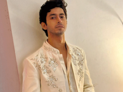 Mona stopped Gaurav from giving spoiler of ‘Dhurandhar’: Explained on the shooting set that it is wrong to share information before the release of the film