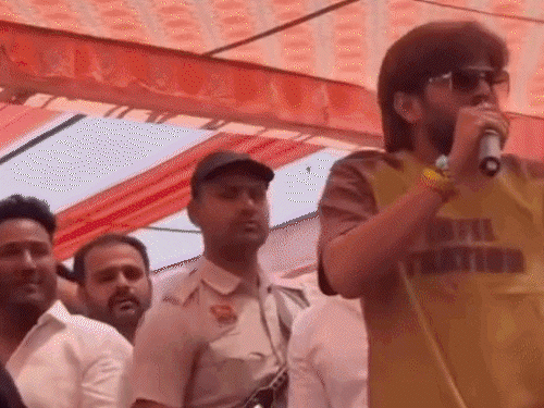 Police complaint against Masoom Sharma: Demand for action against abusing on stage; Haryanvi singer trolled on social media too – Bhiwani News