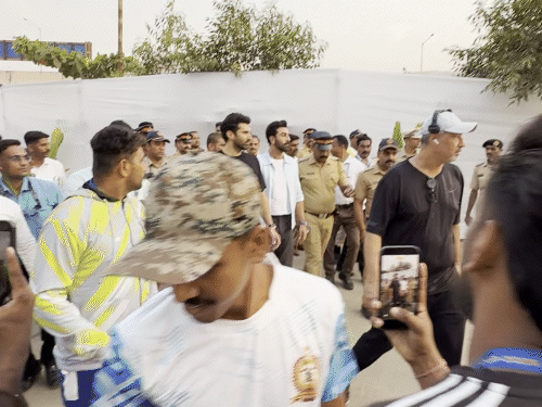 Ranbir Kapoor did not take photo with Aditya Roy: Said- Aditya is more handsome; Both were seen together in Mumbai