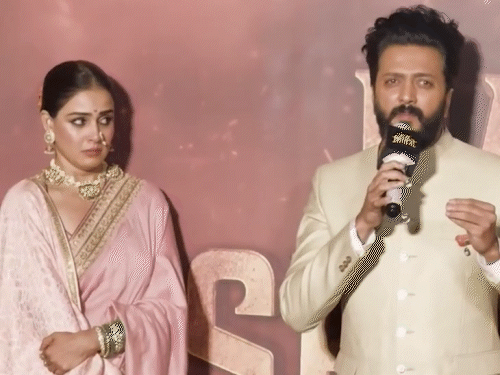 Riteish Deshmukh became emotional during the trailer launch: Pain overflowed with the memory of his father, Genelia also had tears in her eyes after seeing her husband emotional.