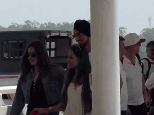 VIDEO of cricketer Arshdeep and model Samreen: seen talking at Chandigarh airport; Both have also shared photos of the same Gurudwara – Mohali News