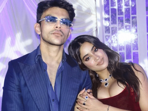 Jhanvi Kapoor wore a nightsuit with boyfriend’s name: Written on the suit – If I get lost, return it to Shikhar Pahadia