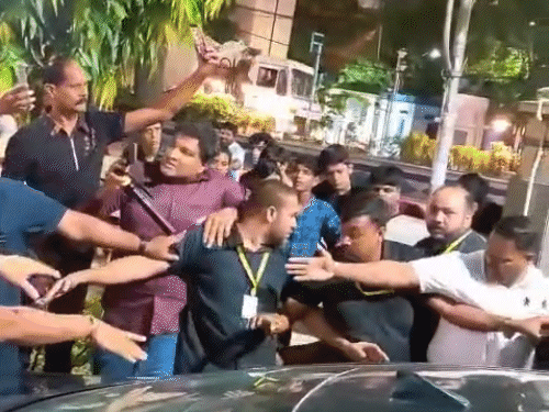 Man forcibly entered Arbaaz Khan’s car: Security personnel pulled him out and beat him; The actor looked uncomfortable