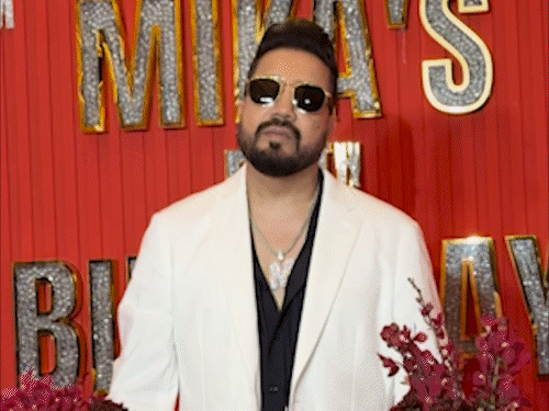 Mika Singh celebrated 50th birthday: Many stars including Sonu Nigam, Kapil Sharma and Hema Malini arrived at the party; Started music career in 1998