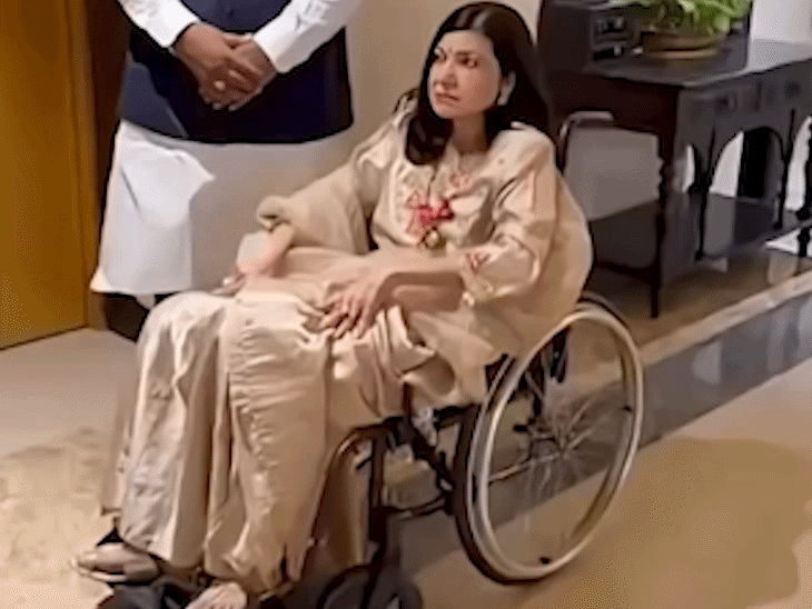 Singer Alka Yagnik had reached the Padma Awards in a wheelchair: When questions were raised on her health, she clarified, said – recovery is going on, I was tired