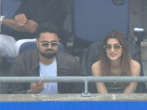 Kriti Sanon came to watch the India-England match with her rumored boyfriend: Watched the first ODI with Kabir Bahiya in the stadium; long dating discussion