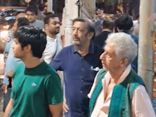 Naseeruddin Shah did not reach Jantar Mantar in support of CJP: Claim wrong, viral video is from outside Regal Cinema in Mumbai