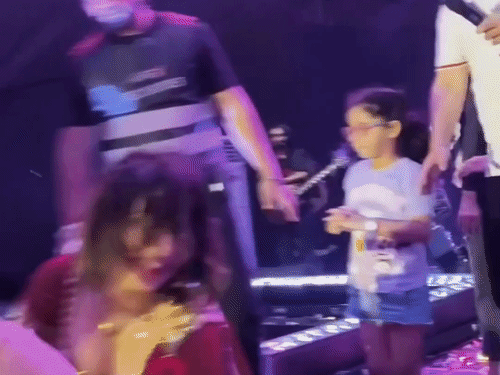 VIDEO of Jasmine Sandlas’ molestation claim goes viral: Singer did not lodge complaint in Dehradun show; He himself invited the fans on stage – Uttarakhand News